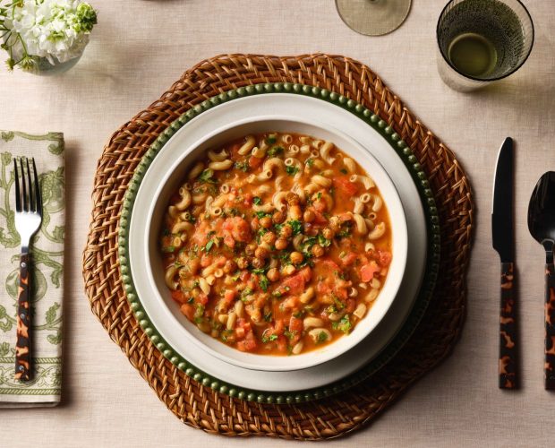 Minestronesoppa med kål och kikärtor